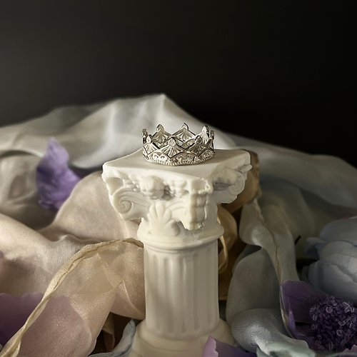 One Dimple 單窩 : 純銀 k金珠寶設計與訂製 小王子皇冠戒指 蕾絲花紋 925銀