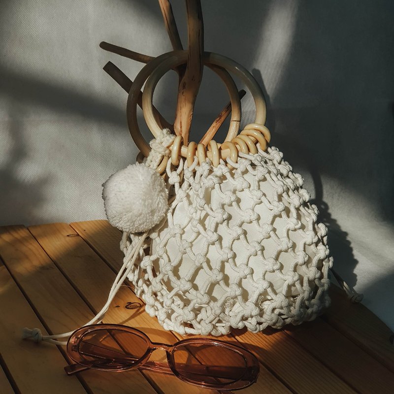 White knit bag wooden handle - 手袋/手提袋 - 其他材質 白色