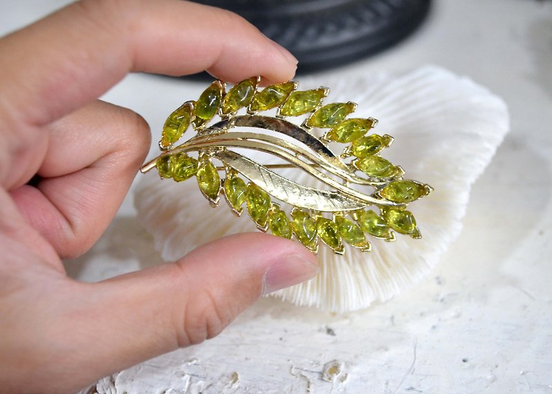 綠水晶樹葉造形鍍銀胸針 高貴優雅 日本高級二手中古古著珠寶首飾 - 胸針 - 其他材質 銀色