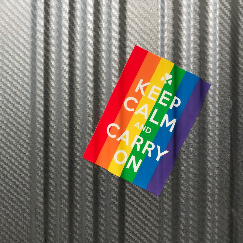 六色彩虹貼紙 - KEEP CALM AND CARRY ON - 貼紙 - 防水材質 多色