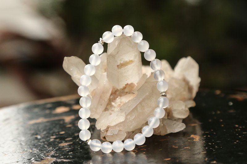 【Series of Bracele】6.4mm White agate beads bracelet with silver - Bracelets - Gemstone White