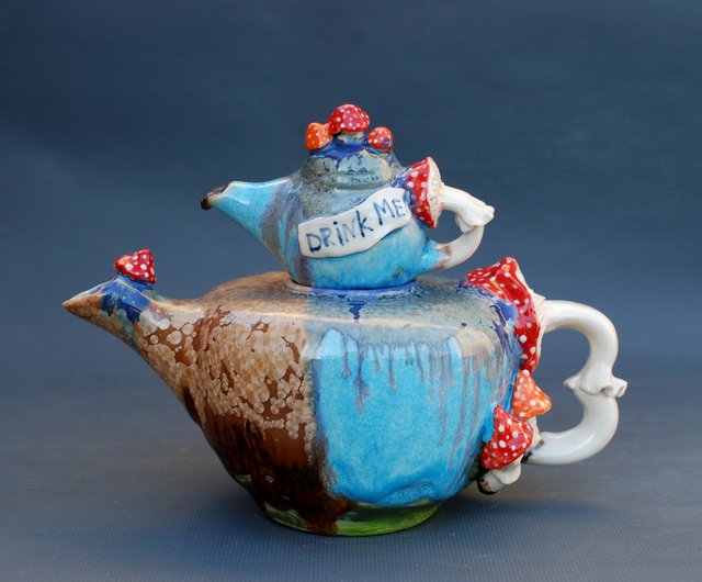 tea pot with an attitude  Tea pots, Alice in wonderland, Feeling blue