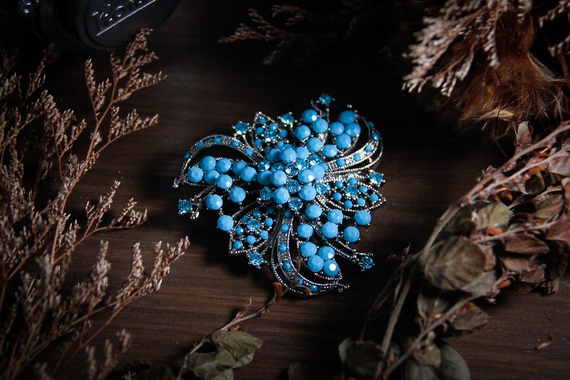 【古董飾品/西洋老件】土耳其藍萊茵石精緻花卉造型古董兩用胸針 - 胸針/心口針 - 其他金屬 藍色