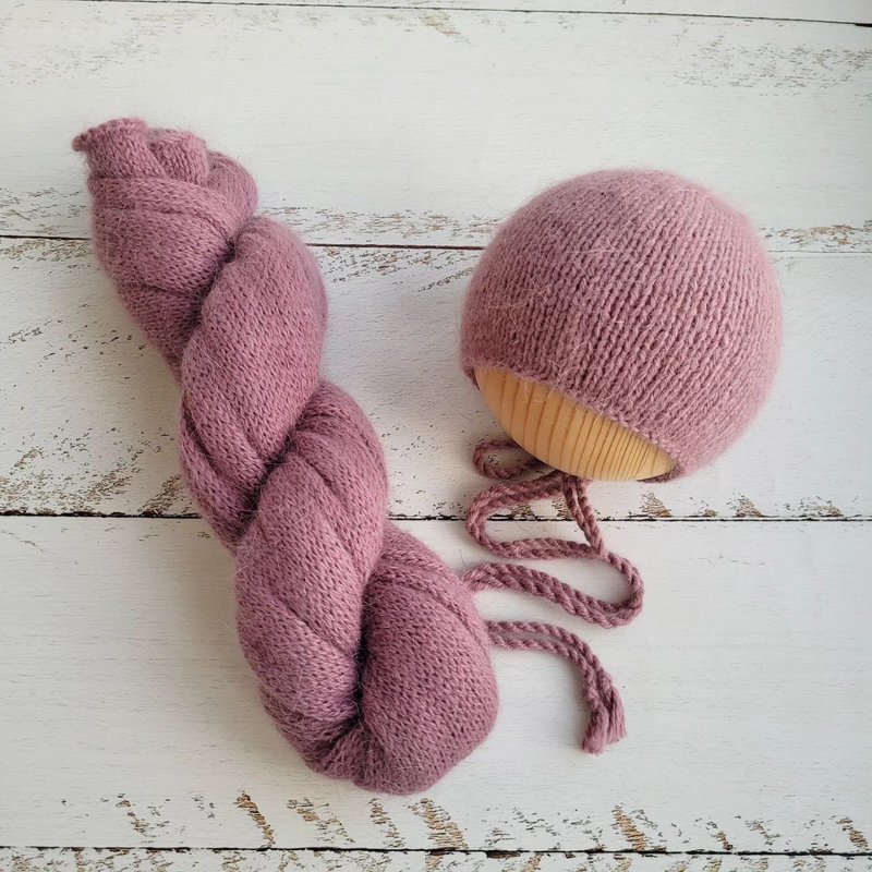 Mauve Fluffy Newborn Hat with Wrap, Knitted Photo Props - 嬰兒手鍊/飾品 - 羊毛 紫色