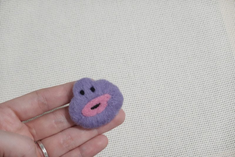 Fast shipping l wool felt pin original monster wool felt brooch purple brooch weird - เข็มกลัด - ขนแกะ หลากหลายสี