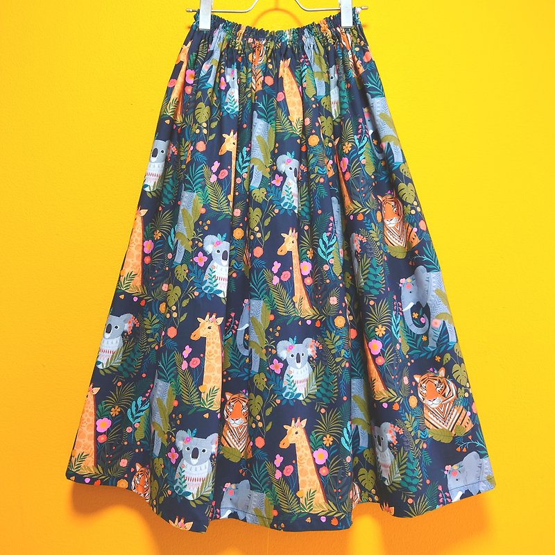 Crown Flower Animal Skirt / Free size / made in JAPAN / British fabric - กระโปรง - ผ้าฝ้าย/ผ้าลินิน สีดำ