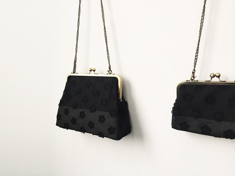 Wool lattice clasp frame bag/with chain/ cosmetic bag / shoulder bag / small obj - กระเป๋าแมสเซนเจอร์ - เส้นใยสังเคราะห์ 