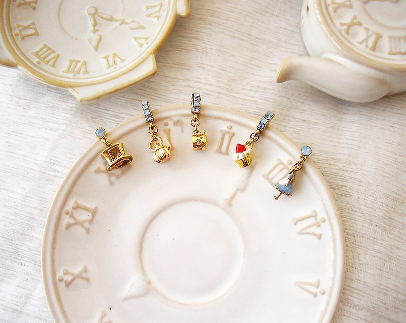 愛麗絲茶會立體系列--瘋帽子草莓蛋糕茶會耳環組 - 耳環/耳夾 - 其他金屬 金色