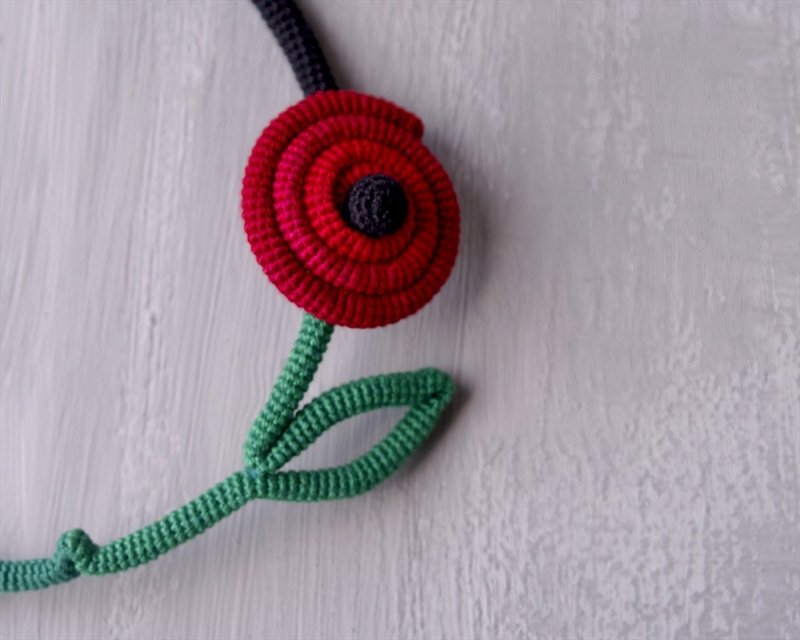 かぎ針編みの花のネックレス - ネックレス - 刺しゅう糸 多色