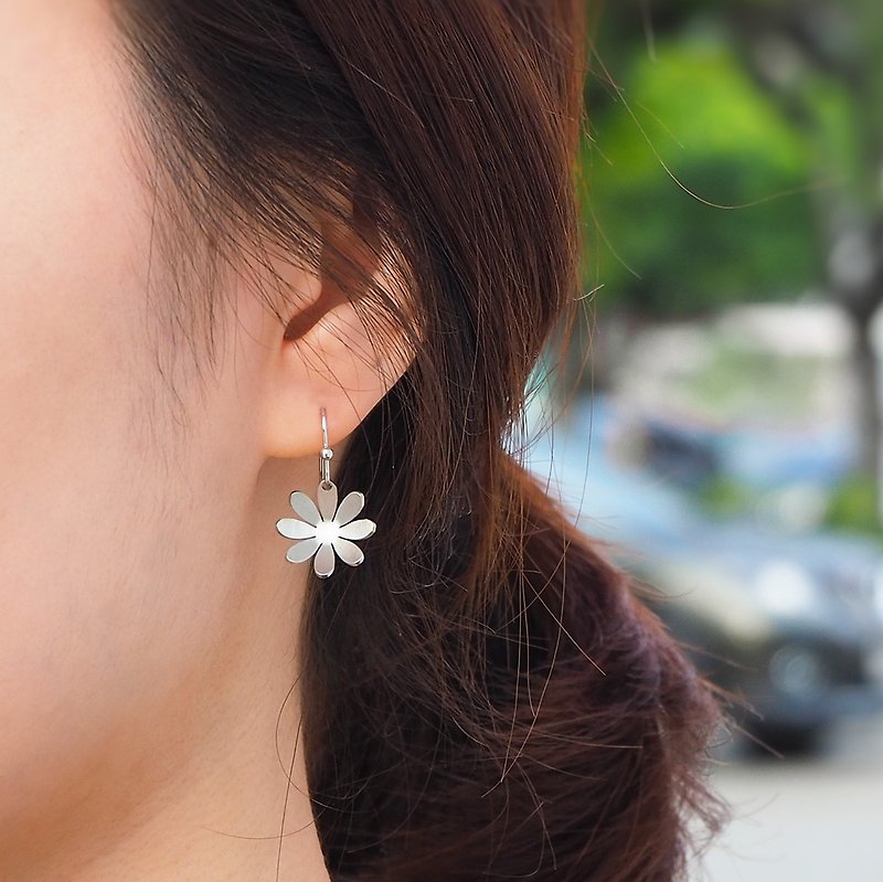 Short Hanabi stainless steel earrings - ต่างหู - สแตนเลส สีเงิน