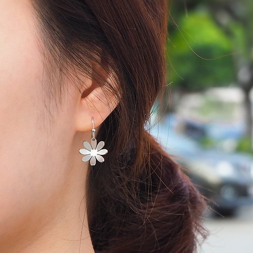 wishcouncil Short Hanabi stainless steel earrings