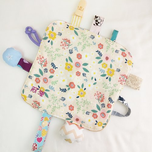 QQ rabbit 手工嬰幼兒精品 彌月禮盒 免費繡名字。都是花朵-4款可選。響紙安撫巾