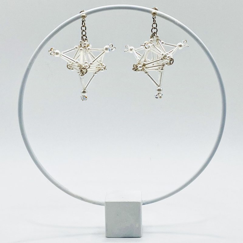 3D Stardust PIERCE/EARRING【White】 - 耳環/耳夾/耳骨夾 - 玻璃 白色