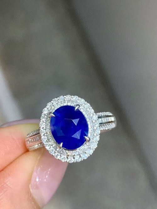 臺北奧斯珠寶｜客製莫桑石、莫桑鑽、GIA鑽石、彩色寶石 皇家藍寶石戒指 2.75克拉