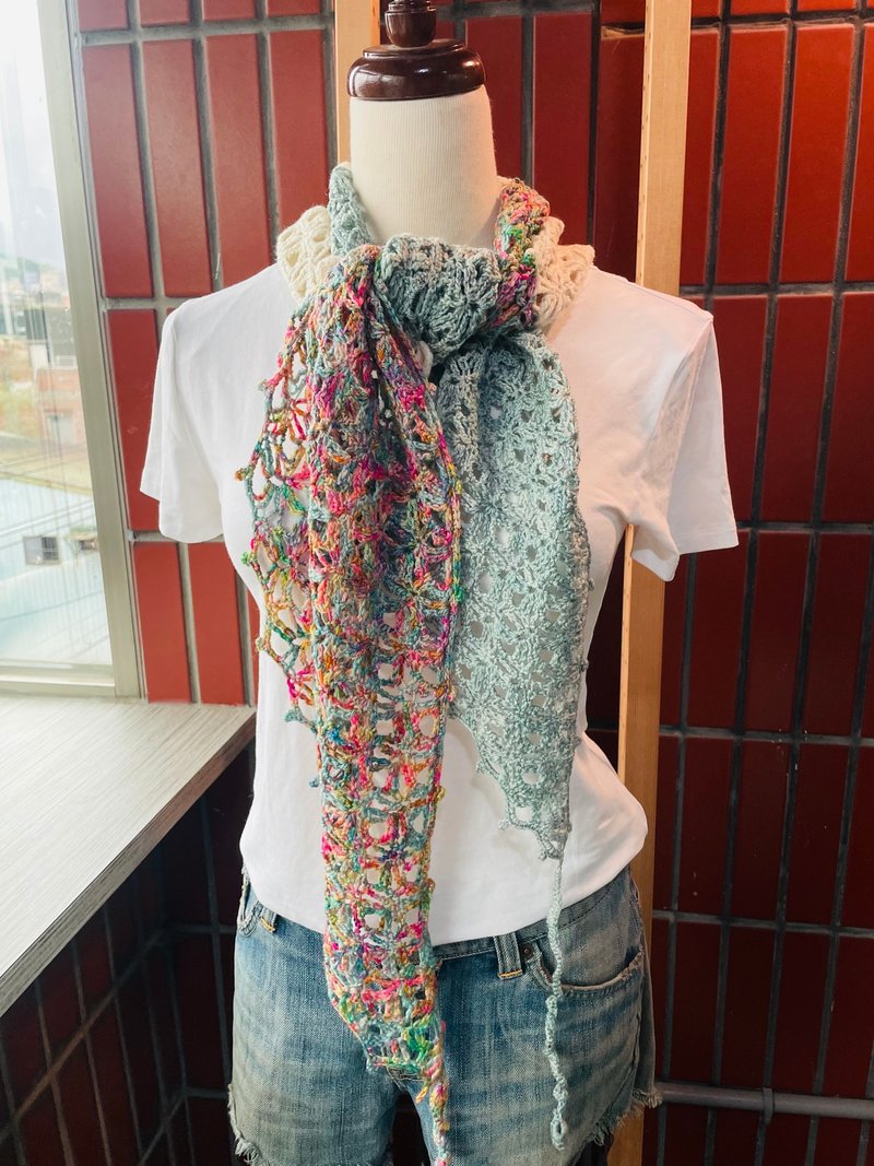 革物製織丨手染美麗諾羊毛三角拼接長圍巾_雪地裡的極光花園 - 圍巾/披肩 - 羊毛 