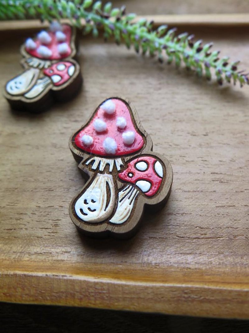 Wooden brooch red mushroom - Brooches - Wood Red