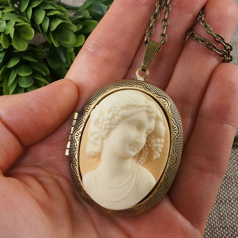 Ivory Beige Girl Lady Cameo Oval Brass Locket Victorian Pendant Necklace Jewelry - 項鍊 - 其他材質 白色