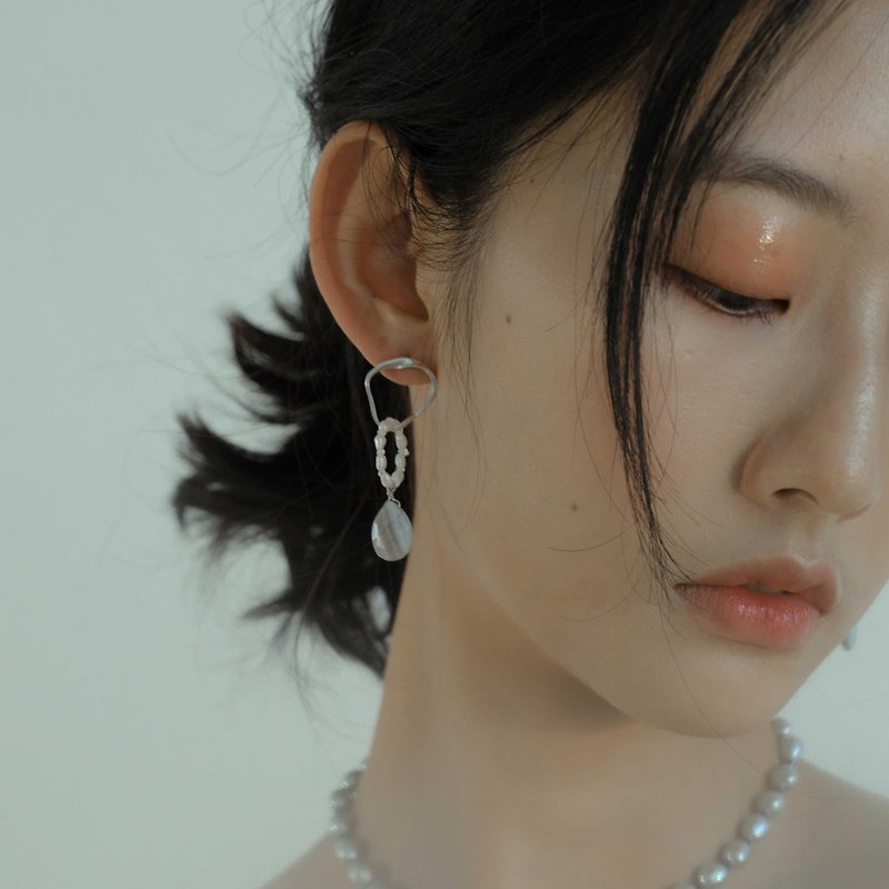 純銀細浪珍珠耳環 Pearl Sparkle Ripple 女生禮物 - 耳環/耳夾 - 珍珠 銀色