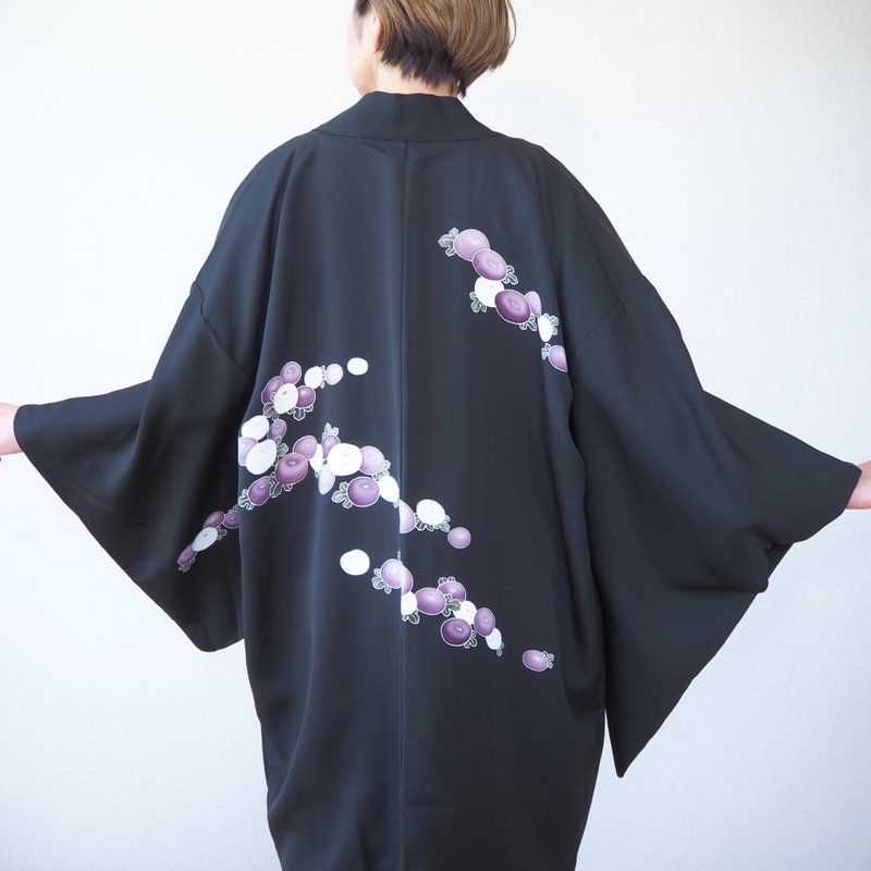 【日本製】 Soft silk black Haori, auspicious pattern 万寿菊, unisex Haori - Women's Casual & Functional Jackets - Silk Black