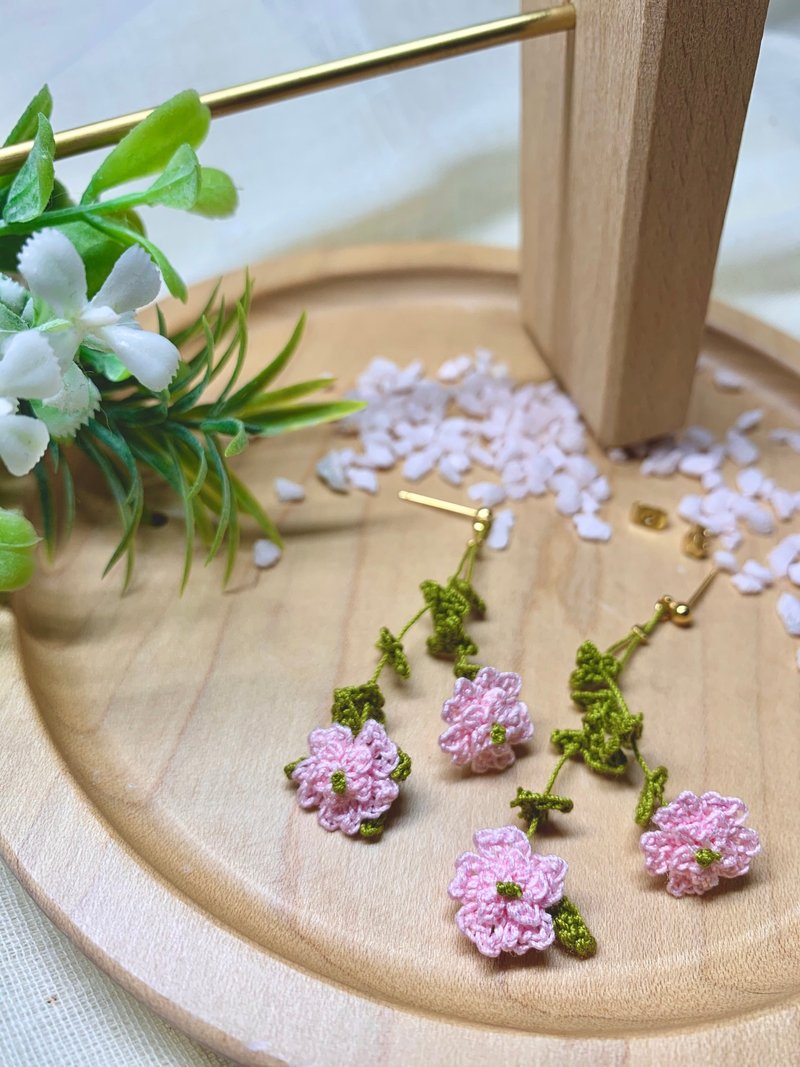 A Bunch of Flowers • 花束 粉紅色 垂墜耳環 耳針 耳夾 共12色 - 耳環/耳夾/耳骨夾 - 棉．麻 粉紅色