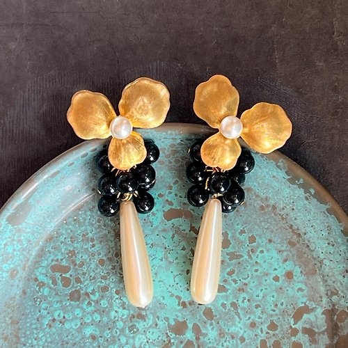 stella-jewelry Onyx & Vintage Glass Pearl & Swarovski Pearl Flower Pierced Earrings