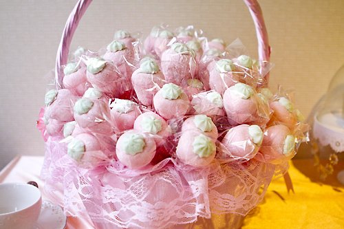 幸福朵朵 婚禮小物 花束禮物 義大利草莓造型大棉花糖X100支+大提籃x1個 | 二進 送客 婚禮小物
