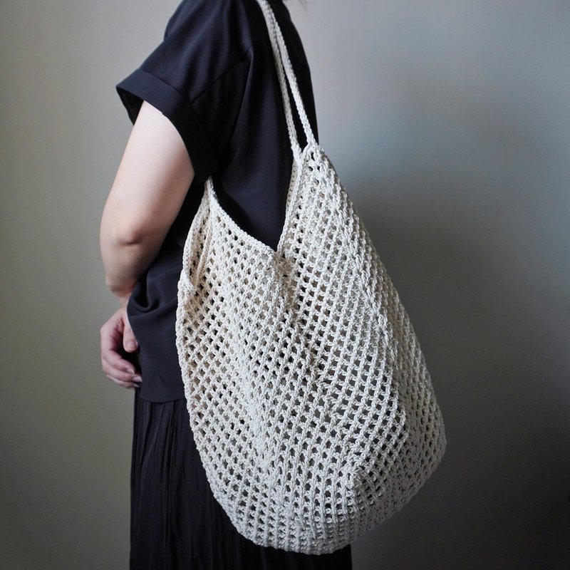 Finished product for sale Xiaofa 100% cotton hand-woven shoulder mesh bag original white and rice - Messenger Bags & Sling Bags - Cotton & Hemp White