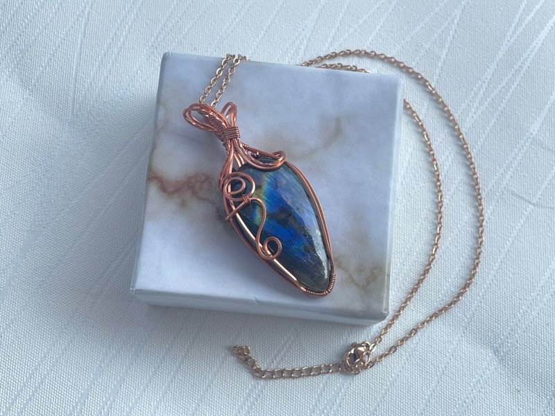 *220928 wire wrapping 拉長石 銅線 繞線 吊墮 - 項鍊 - 銅/黃銅 藍色