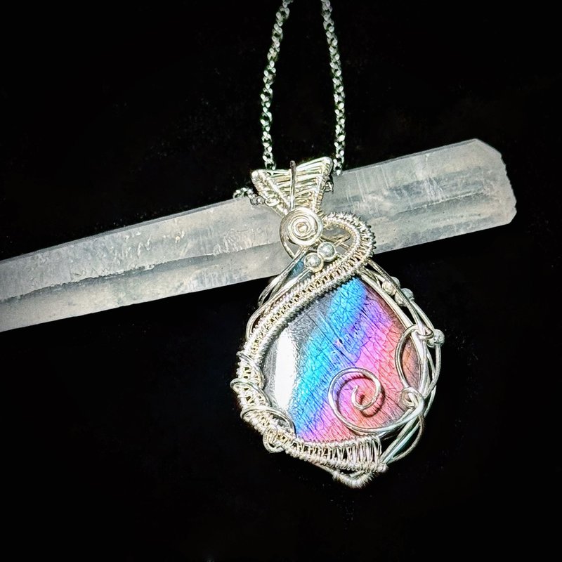 [Neon] Metal braided labradorite necklace pendant - Necklaces - Crystal Multicolor