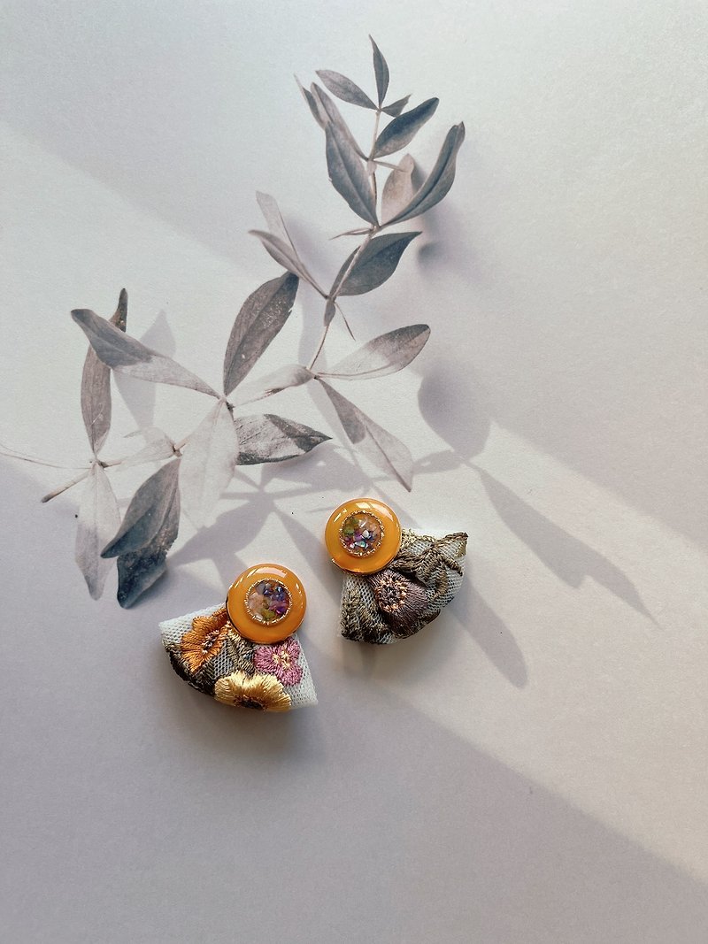 Scent -Calendula- - Earrings & Clip-ons - Thread Orange
