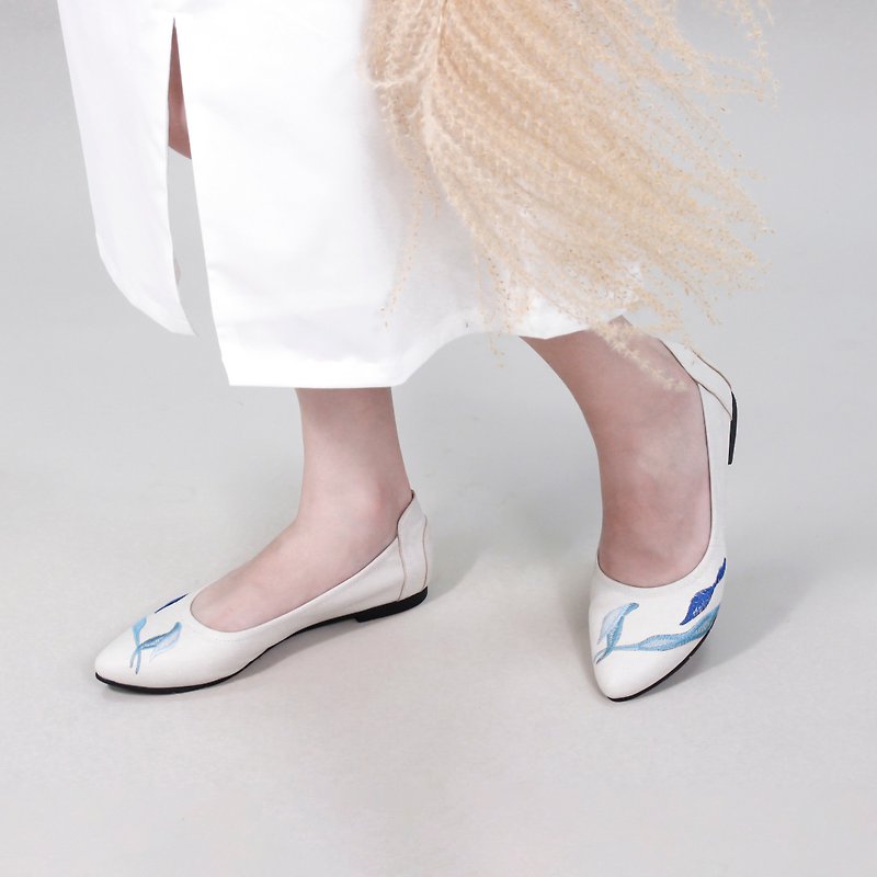Embroidered Pointed Toe Shoes-Coral Sea/Off White - รองเท้าหนังผู้หญิง - หนังแท้ ขาว