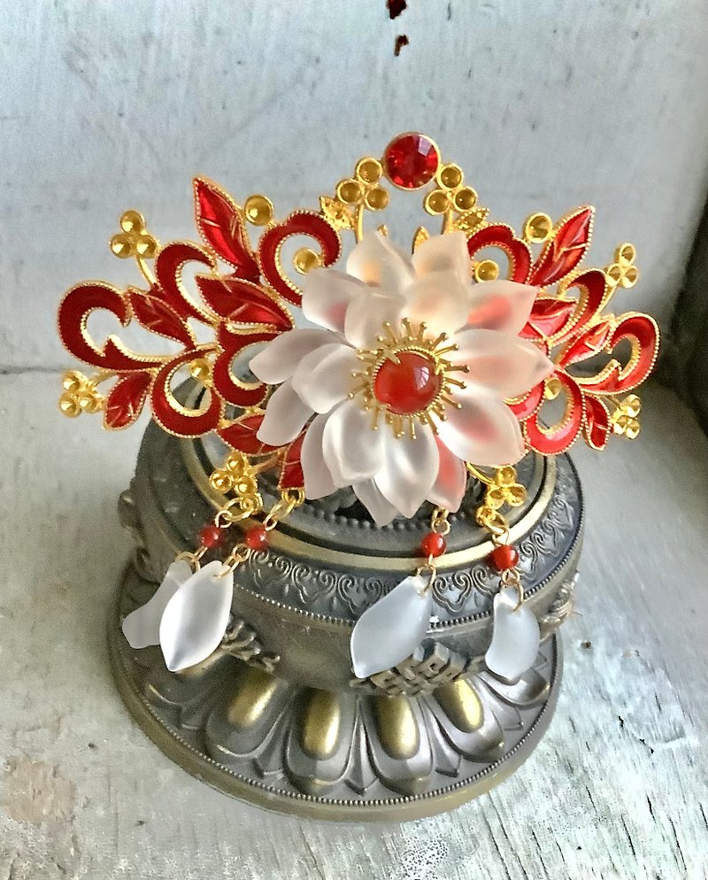 Meow Handmade ~ Snow Lotus Hair Crown/Spring Clip/Red - เครื่องประดับผม - วัสดุอื่นๆ สีแดง