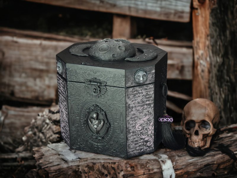 Large black jewelry storage box. Witch box for jewelry. Skeleton with wings. - 居家收納/收納盒/儲物盒 - 木頭 黑色