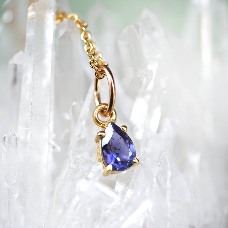 Iolite pear cut claw clasp necklace Hortense - สร้อยคอ - เครื่องเพชรพลอย สีน้ำเงิน