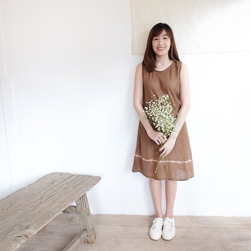 Natural Dyed Thai Saloo Cotton Knee Length Dresses Brown Color - ชุดเดรส - ผ้าฝ้าย/ผ้าลินิน สีนำ้ตาล