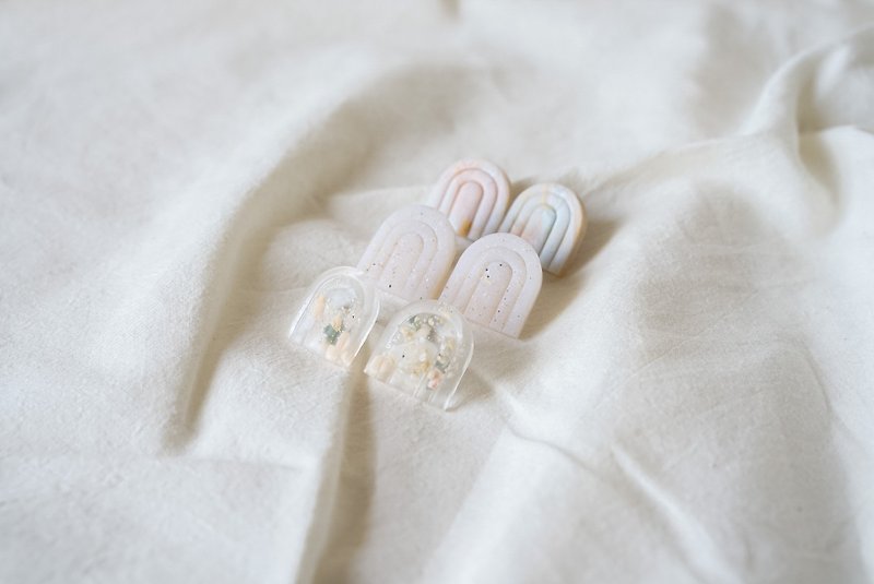 Sue earrings - 耳環/耳夾 - 樹脂 透明
