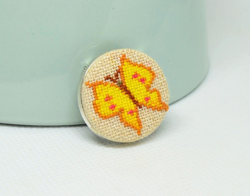 Yellow butterfly embroidered brooch, Dainty nature jewelry, Wings pin for women - เข็มกลัด - งานปัก สีเหลือง