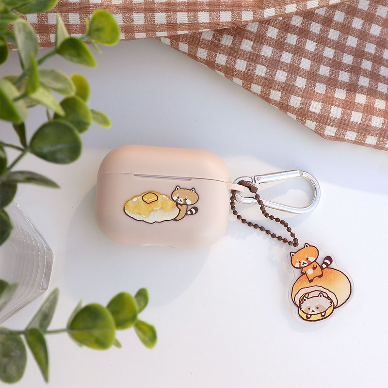 Raccoon Butter Maple Croissant - AirPods Pro Case/With Charm - ที่เก็บหูฟัง - พลาสติก สีกากี