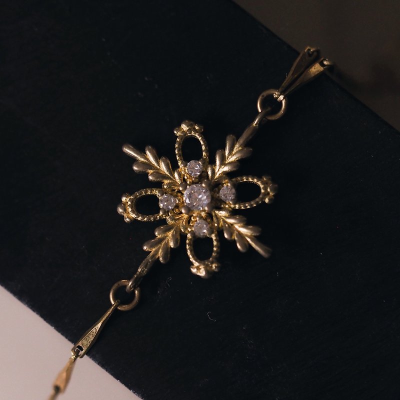 Classical carved zircon retractable Y- Stone necklace - สร้อยคอ - ทองแดงทองเหลือง สีทอง