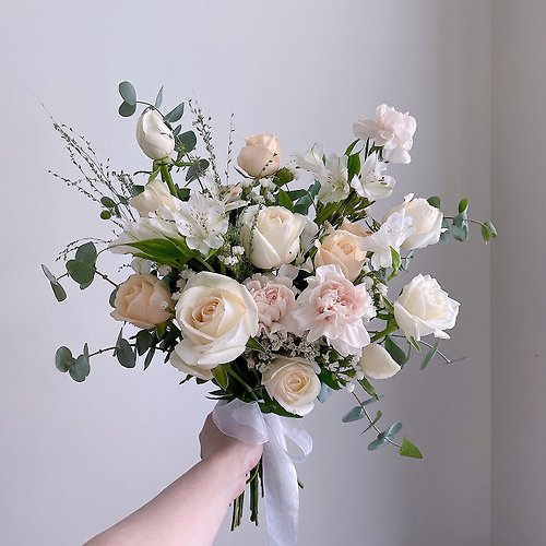創朔花藝設計空間 【鮮花】粉膚白色玫瑰自然風美式鮮花捧花