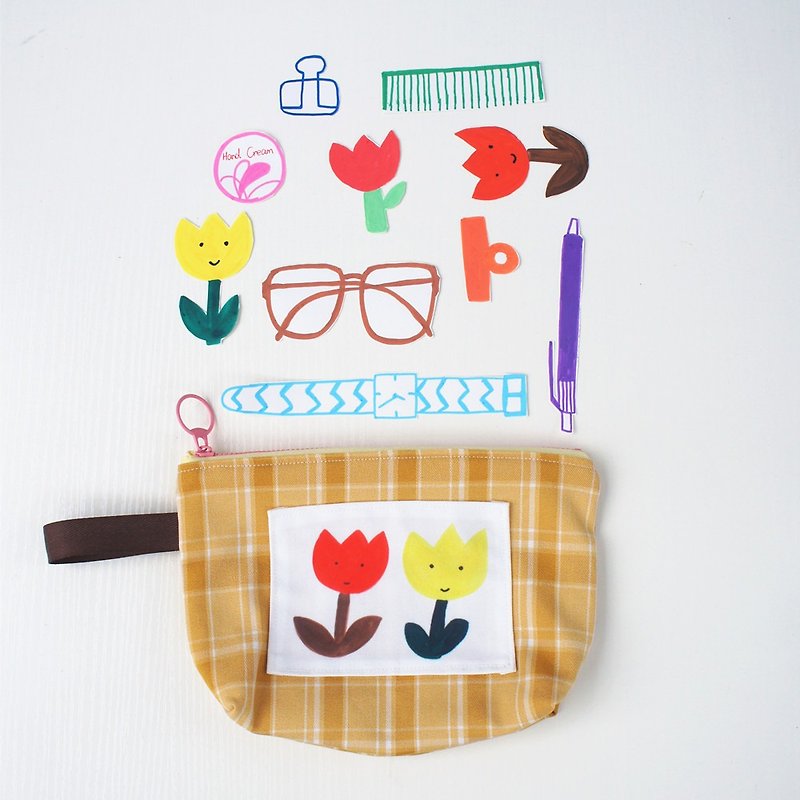 Plaid tulip smiley face cosmetic bag glasses bag - กระเป๋าเครื่องสำอาง - ผ้าฝ้าย/ผ้าลินิน สีเหลือง