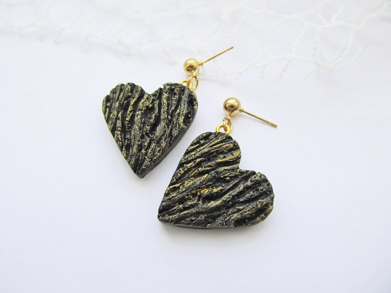 Stud earrings heart Dangling heart earrings polymer clay Black and gold heart - ต่างหู - ดินเหนียว สีทอง