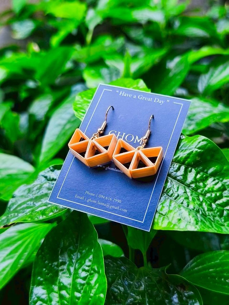 Sai-lom Khom Cat Earring - 耳環/耳夾/耳骨夾 - 竹 咖啡色