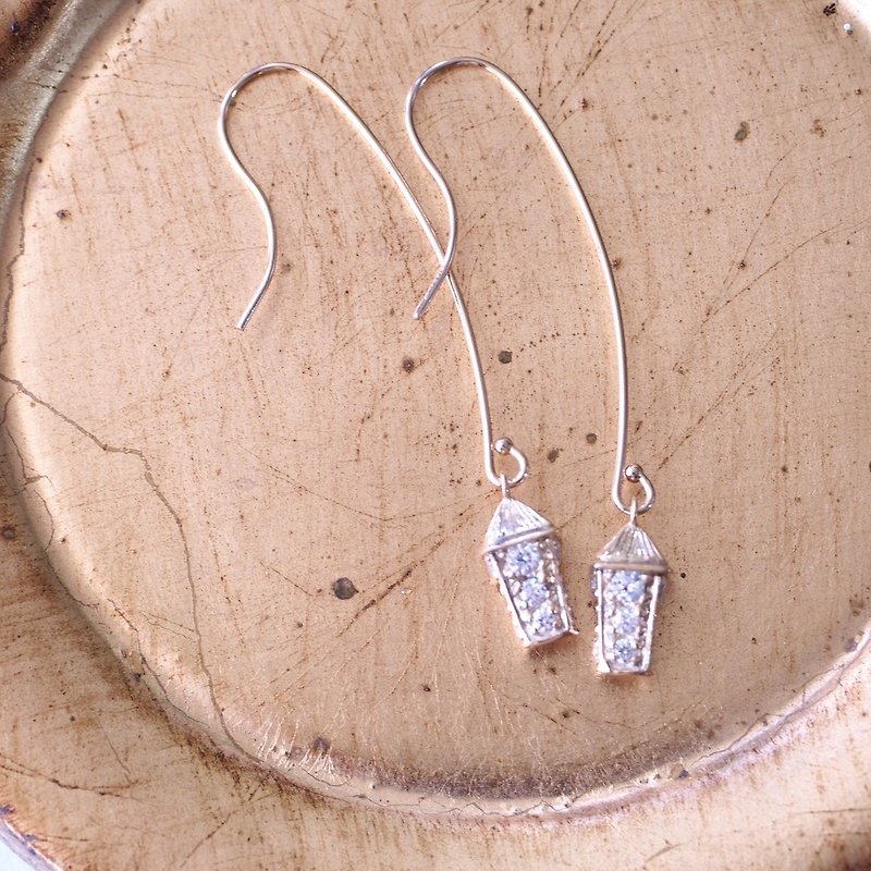 Handmade sterling silver jumping lamp earrings inspired by the hidden girl inspired away carved gold - ต่างหู - เงินแท้ สีทอง