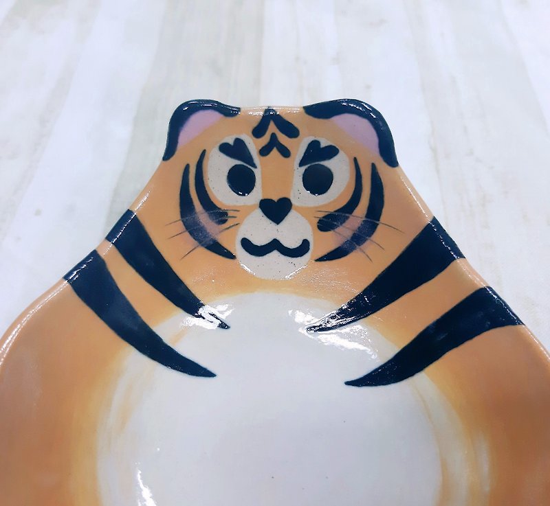 DoDo hand-made animal shape bowl-golden tiger shallow bowl - ถ้วยชาม - ดินเผา สีเหลือง