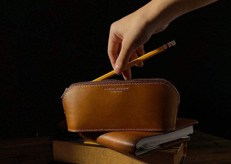 Large capacity hand-sewn genuine leather pencil case - กล่องดินสอ/ถุงดินสอ - หนังแท้ สีนำ้ตาล