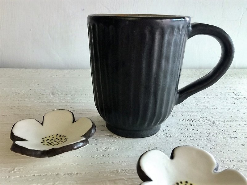 シンプルなクールな黒のストレートコーヒーカップ_陶器マグ - マグカップ - 陶器 ブラック