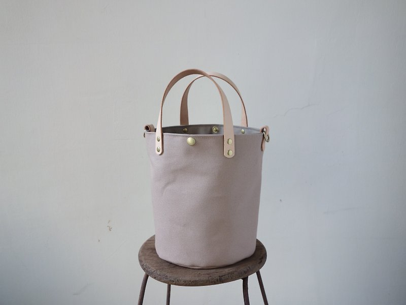Dual-purpose simple bucket bag・milk tea - กระเป๋าแมสเซนเจอร์ - ผ้าฝ้าย/ผ้าลินิน สีกากี