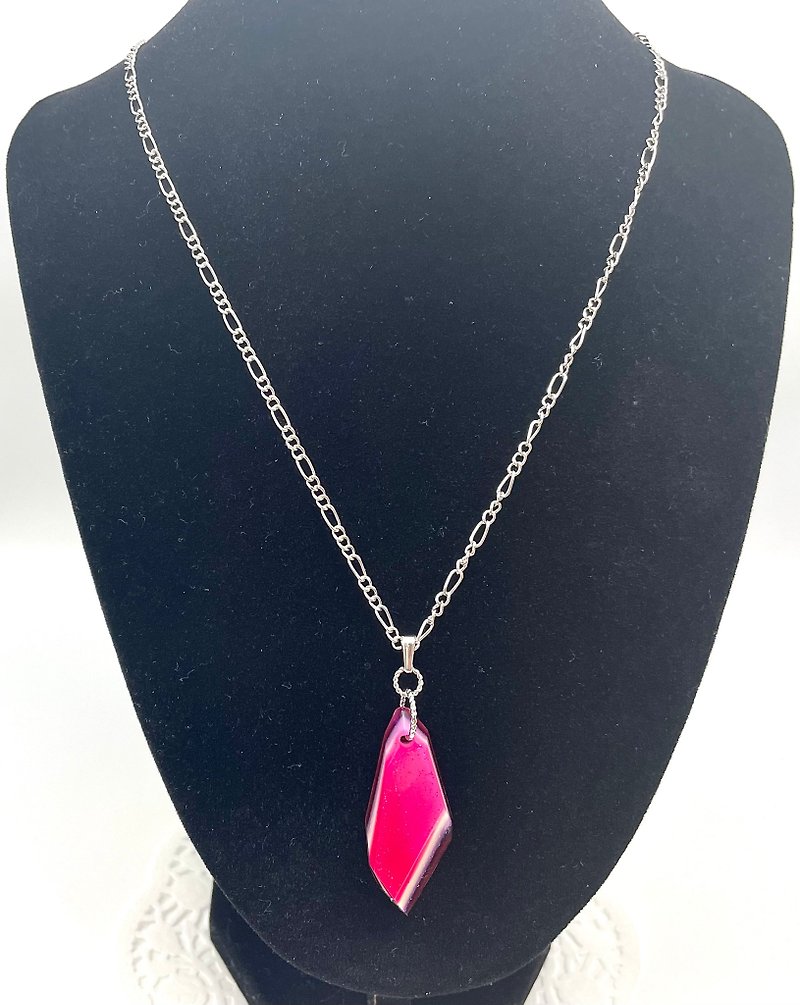 Shining acute angle necklace pink - สร้อยคอ - เรซิน สึชมพู