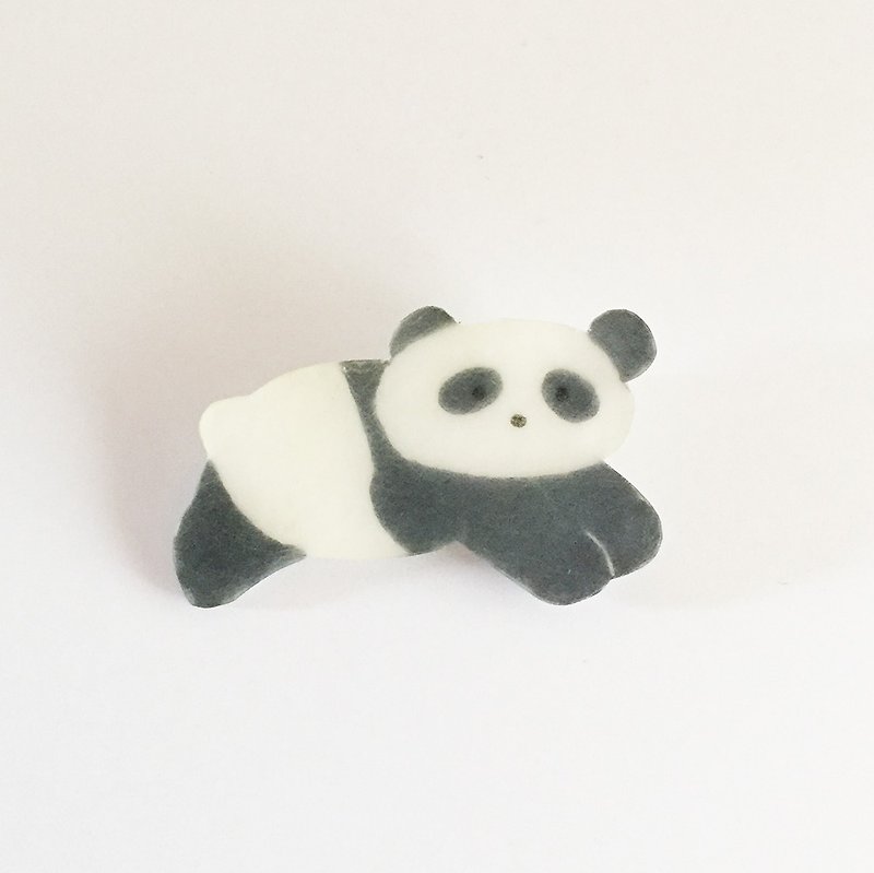 Panda Plaven brooch with matte texture - เข็มกลัด - พลาสติก ขาว